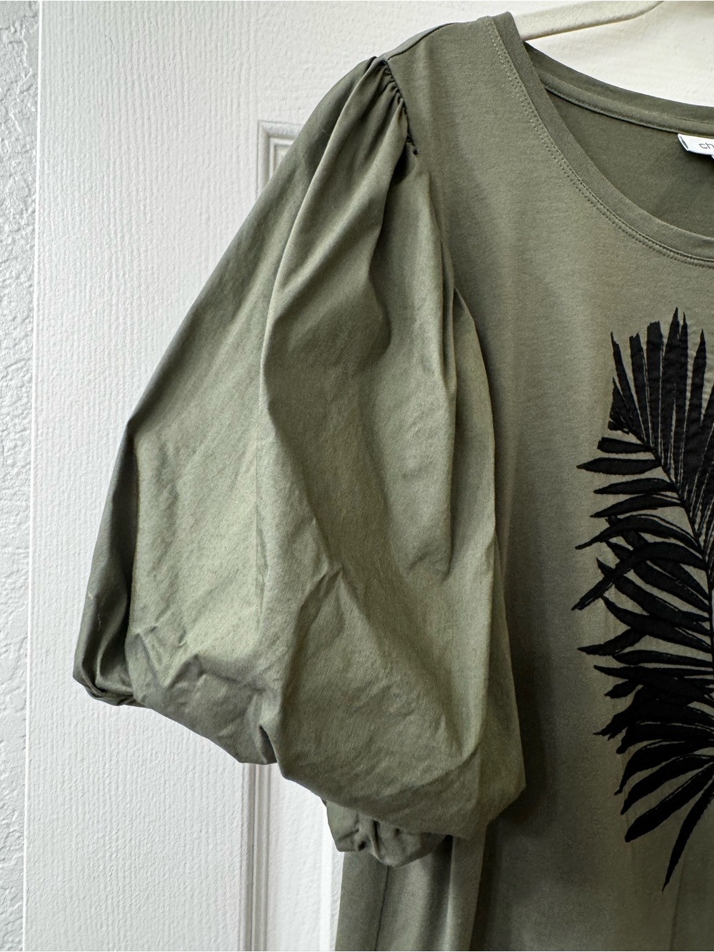 Chico's Olive Green Puff Sleeve Graphic Tee Sz 1 (US 8) - Picture 5 of 8
